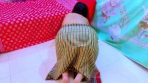 Beautiful Half Naked Hot Stepmom Stuck Under Bed & Show Her Big Ass To make Me Hot for get anal fuck