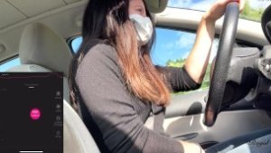 Un abonné contrôle mon lush pendant que je conduis. Je suis obligée de m’arrêter pour jouir!