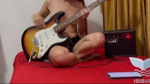 Come honey, we play a game, if I lose you will see me completely without clothes, don’t miss thegame